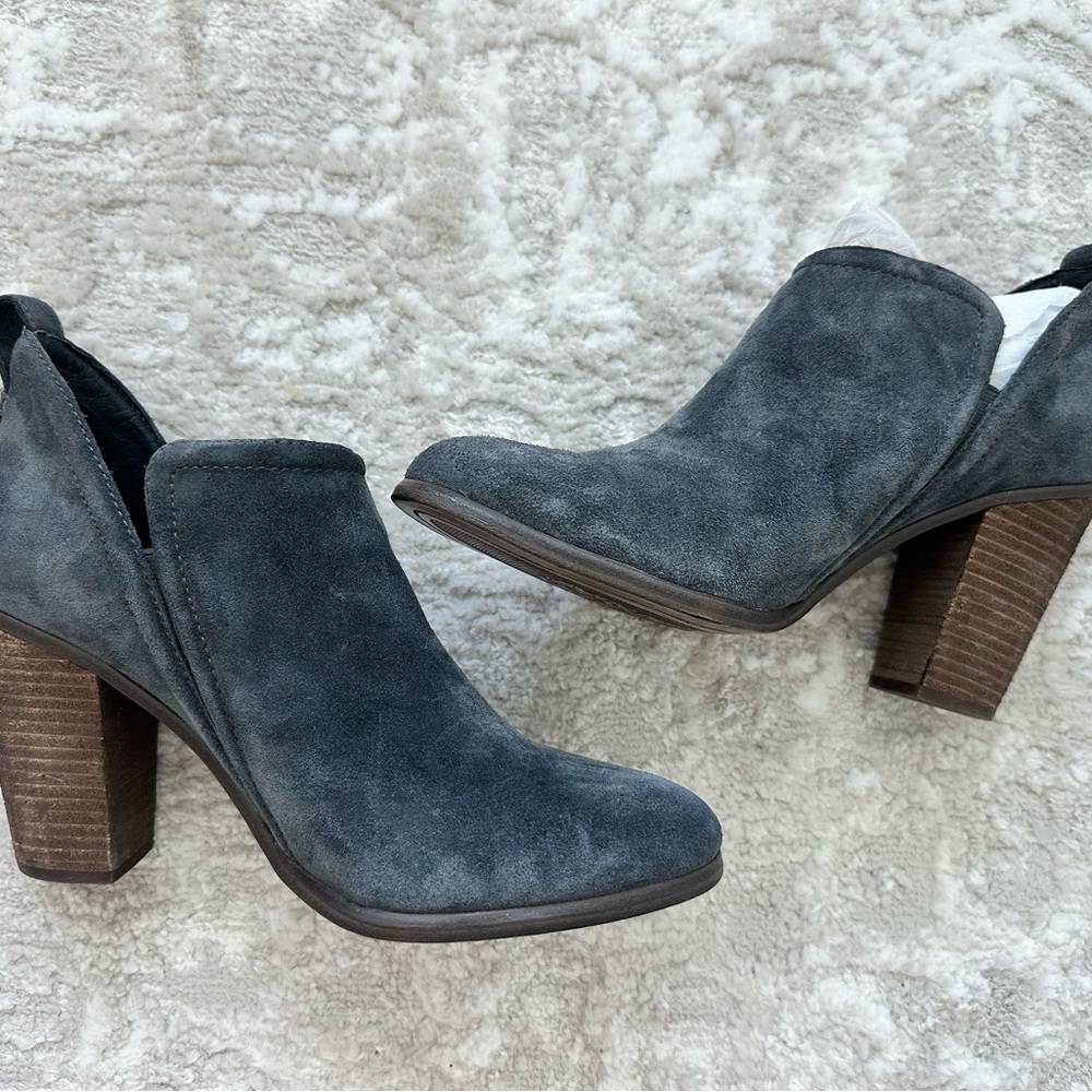 Vince Camuto Ankle Booties Francia Gray Suede US Size 9.5 EU 39.5 Heel 3.5 Inch